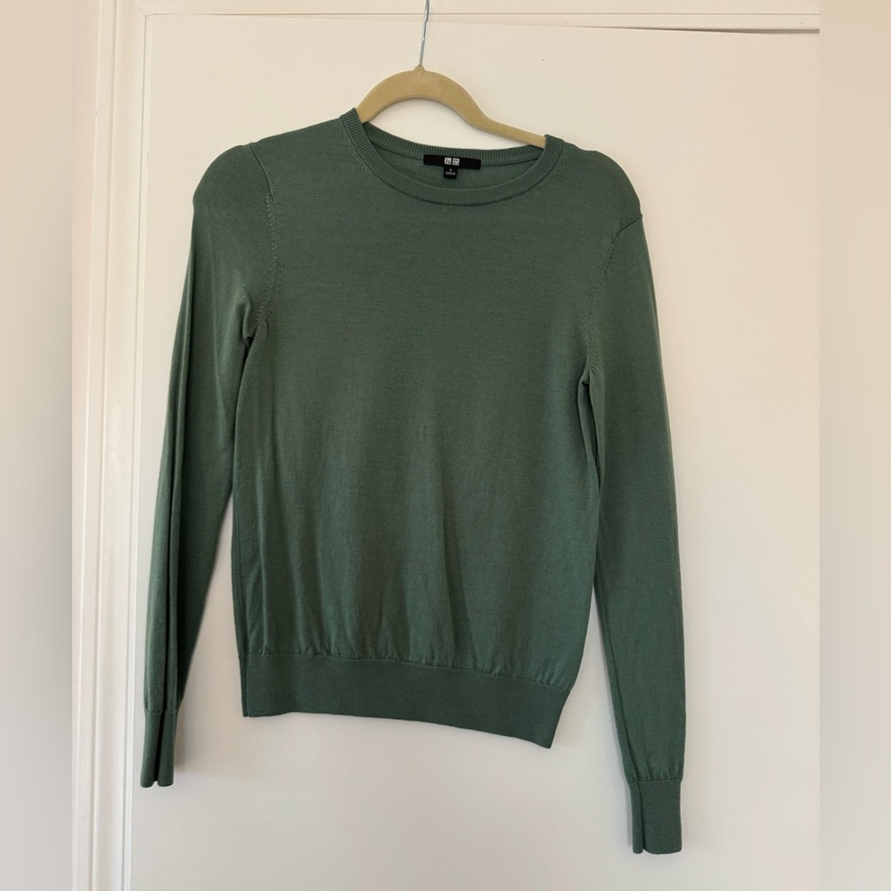 Uniqlo women’s sweater